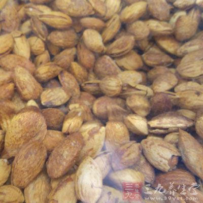 杏仁糖:带皮苦杏仁、冰糖各等份 杏仁糖:带皮苦杏仁、冰糖各等份