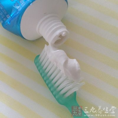 含氟牙膏虽能有效防治龋齿 含氟牙膏虽能有效防治龋齿