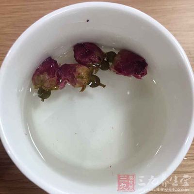 心事太多睡不着，喝玫瑰花茶