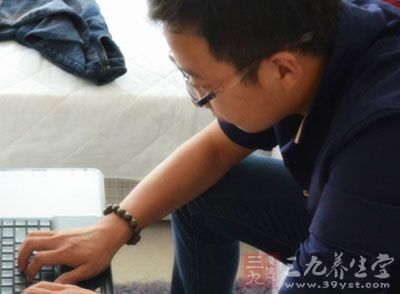 炎热的夏季，有些人稍微活动后就感到气喘，倦怠乏力