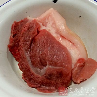 黄精30克、生地黄15克、瘦肉半斤、蜜枣3粒