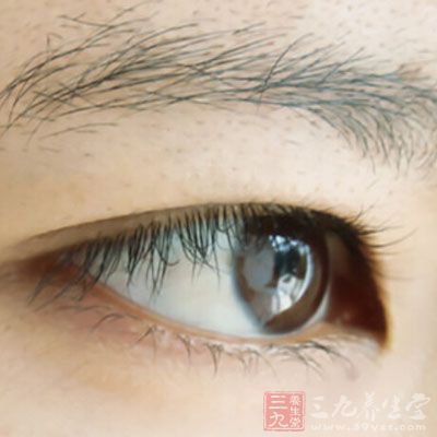 选一安静场所，或坐或站全身放松，清除杂念