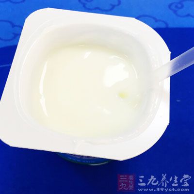 牛奶不仅含钙量高，而且其中的乳酸能促进钙的吸收