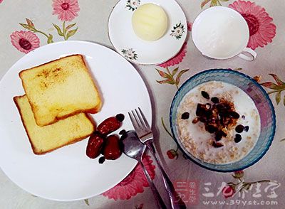 超过七成出外进食的上班族习惯于在茶餐厅用膳