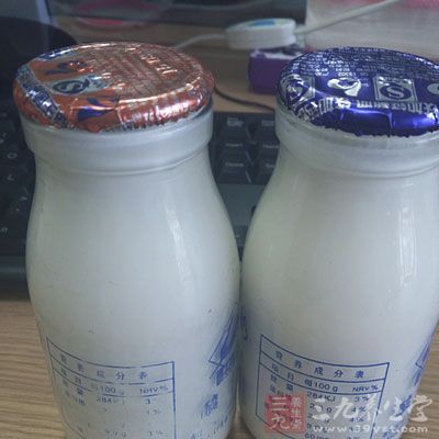 不爱剪指甲的宝宝可在他熟睡时或喝牛奶时剪。 不爱剪指甲的宝宝可在他熟睡时或喝牛奶时剪。