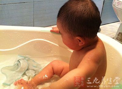 婴儿游泳的好处 婴儿游泳的好处