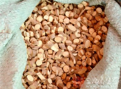 茯苓10克，藿香10克，木香3克，川朴3克