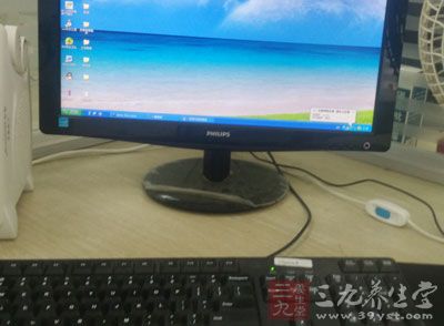 电脑和互联网的普及无疑给人们的生活带来了巨大的变化