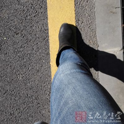 加快走路的步伐 加快走路的步伐