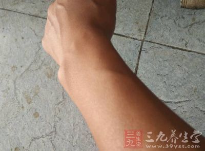 抻拉手臂,提高消化效率 抻拉手臂,提高消化效率