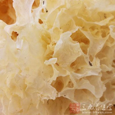 银耳、枸杞各15克