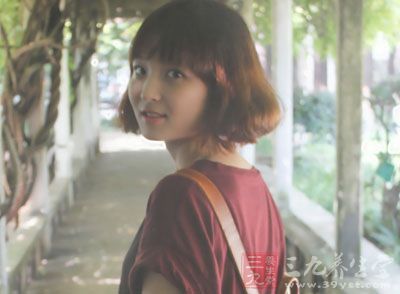 每用眼1-2小时就要强制休息15分钟，闭目或远视；