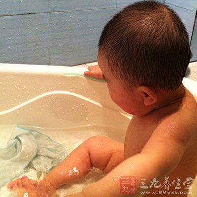 婴儿咳嗽吐奶怎么办