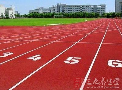 江苏四地回应塑胶跑道涉毒 三所学校检测合格