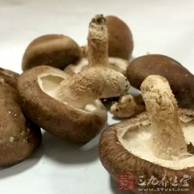 香菇30克，虾米20克