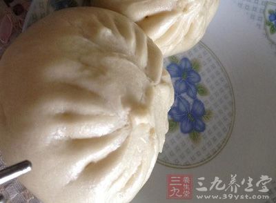 肉末菜粥，豆沙包，芹菜豆腐干