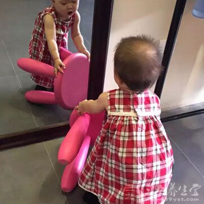 吐出浅绿色的胆汁 吐出浅绿色的胆汁