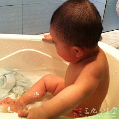 洗热水澡助自闭儿童治症状