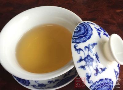 在外吃饭少喝浓茶