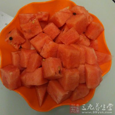 含水量多，是盛夏消暑佳果，但肉質(zhì)寒涼