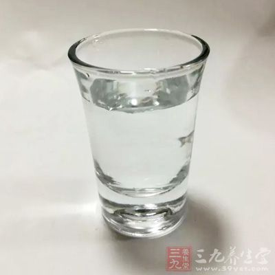 而飲酒過度，則可損傷胃粘膜，造成胃出血、胃穿孔等