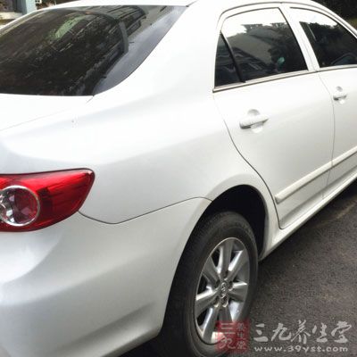 开车时当心皮肤受伤驾车的时候容易受到紫外线侵袭的部位有头 开车时当心皮肤受伤驾车的时候容易受到紫外线侵袭的部位有头