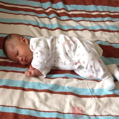 决定身高的重要因素还包括营养、运动、睡眠以及生活环境等