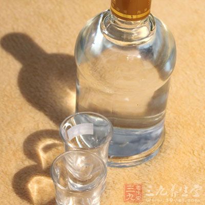 锁阳30克，白酒500毫升。