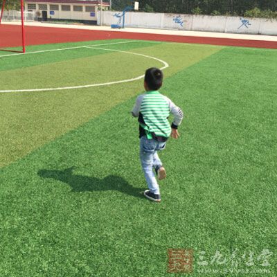 热水袋敷背止咳 热水袋敷背止咳