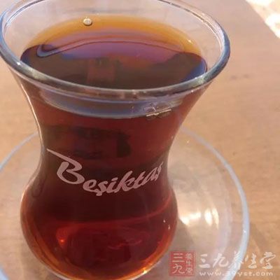 適宜淡紅茶、酵母乳飲料