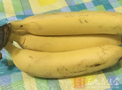 香蕉600克、玉米粉60克