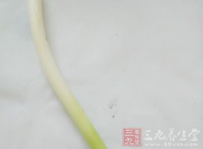 黄骨鱼，豆腐，香葱，姜片，盐