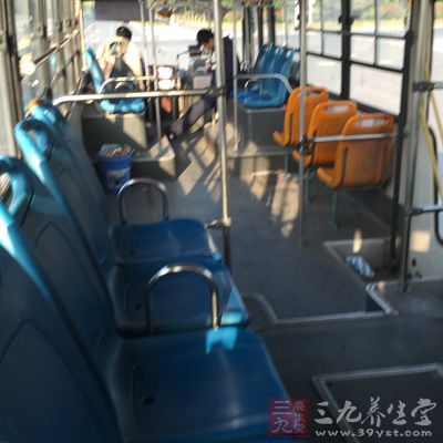 这个非常简单的习惯把那些乘车的时间转变为我放松休息的时间