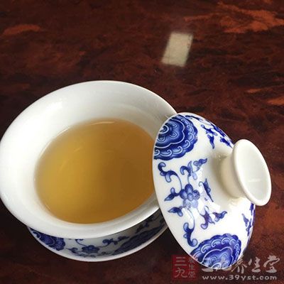 綠茶中含有的茶多酚對抗衰老有—定功效