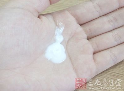 洁面乳或洗面奶