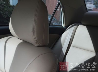 在追尾事故中,人体在靠背或座凳的带动下突然向前或者向后时,头部通常无法跟上身体的运动节拍,这种身体和头部不协调的运动,终都会施压到颈椎,从而导致颈椎损伤。 在追尾事故中,人体在靠背或座凳的带动下突然向前或者向后时,头部通常无法跟上身体的运动节拍,这种身体和头部不协调的运动,终都会施压到颈椎,从而导致颈椎损伤。