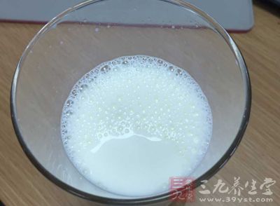 女性喝牛奶可能催生粉刺