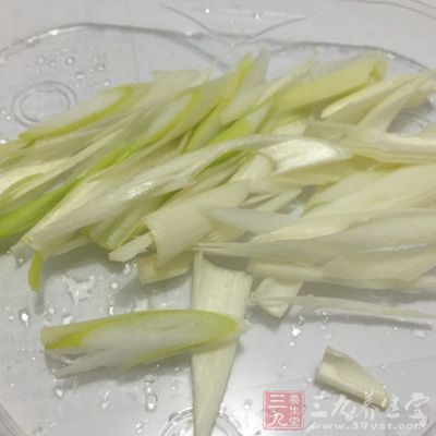 在日常的饮食也要注意辛辣食物，尽量避免不要食用