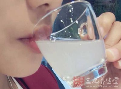 饮水不足,活动量小 饮水不足,活动量小