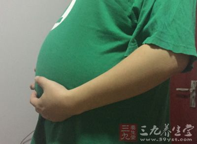 肠梗阻有时还会出现腹部膨隆 肠梗阻有时还会出现腹部膨隆