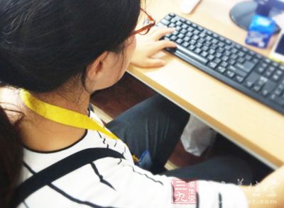 上班族因为久坐办公室，身体缺乏活动