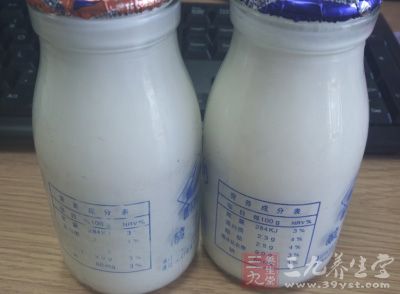 经常饮用牛奶,具有润肠通便、润肤养神的作用 经常饮用牛奶,具有润肠通便、润肤养神的作用