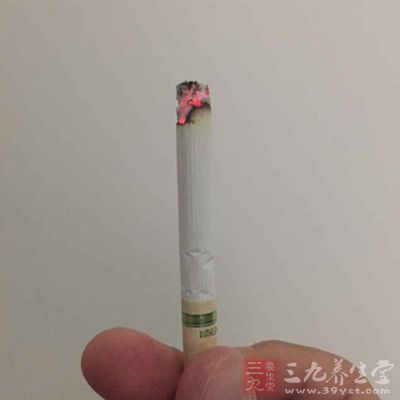 很多人的吸煙形成了習(xí)慣，比如飯后，在電腦前，不由自主的就點(diǎn)上一支煙，這些都不是良好的習(xí)慣。