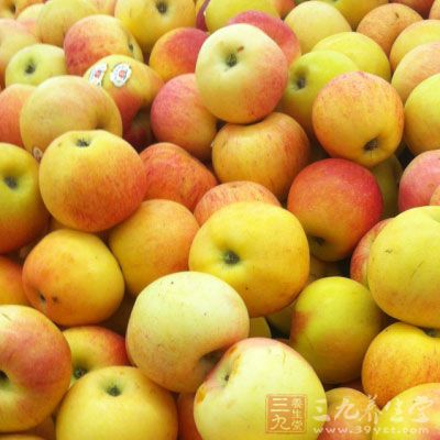 用苹果加少许砂糖做成