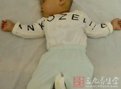 宝宝纸尿裤合身的3大细节 宝宝纸尿裤合身的3大细节