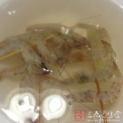 多食海带、紫菜、虾、鱼等海产品