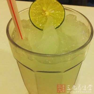 少洗冷水澡，忌夜食生冷