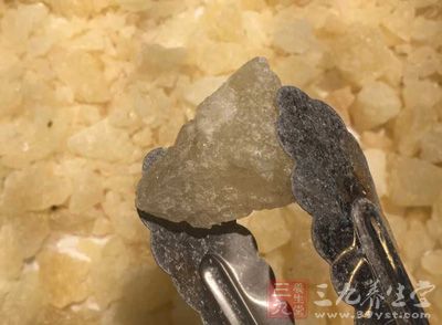 加冰糖適量隔水燉化