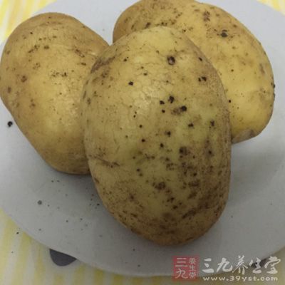 土豆去皮切适量大小块