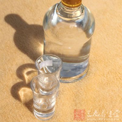 9成的酒精是在人体的肝脏中代谢